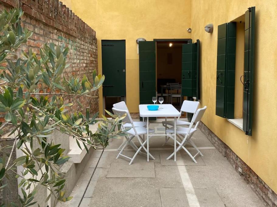 Appartamento Tre Archi Con Corte Privata Венеция Экстерьер фото